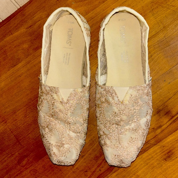 Toms Womens Alpargatas Rose Gold Metallic Hibiscus Floral Lace Size 7.5 … - Picture 3 of 15
